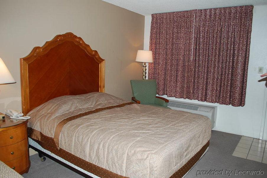 Aviation Inn Las Vegas Room photo
